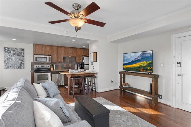 323 Emanuel Cleaver II Boulevard 8C, Kansas City, MO 64112