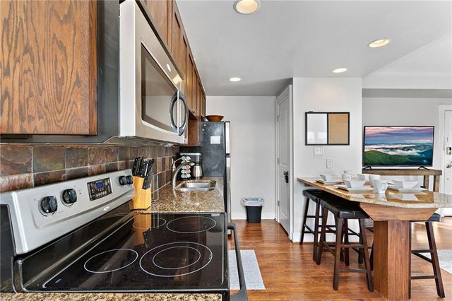 323 Emanuel Cleaver II Boulevard 8C, Kansas City, MO 64112