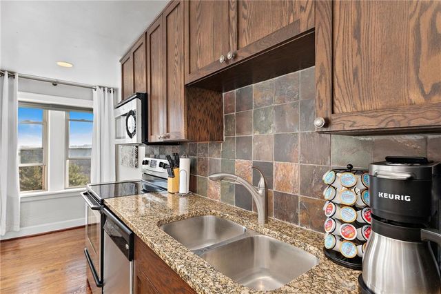 323 Emanuel Cleaver II Boulevard 8C, Kansas City, MO 64112