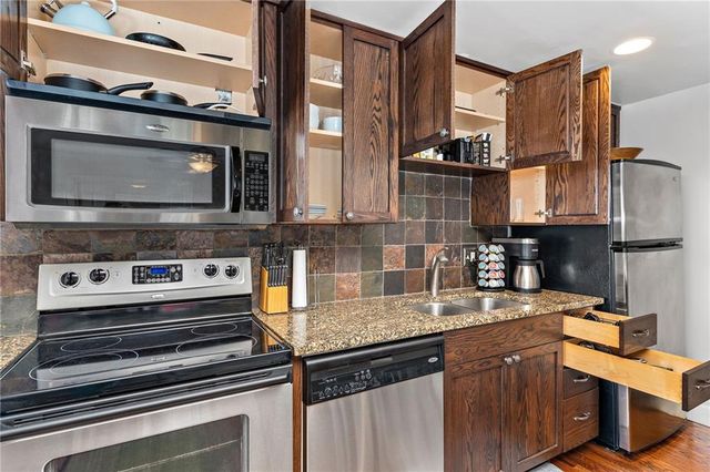 323 Emanuel Cleaver II Boulevard 8C, Kansas City, MO 64112