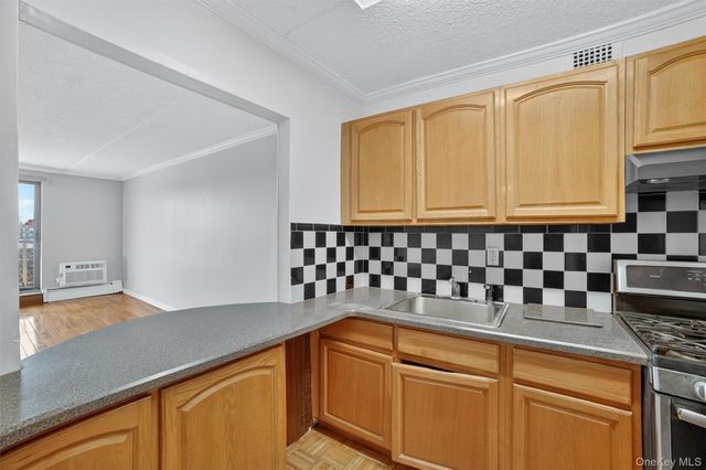 145 Valentine Lane 8E, Yonkers, NY 10705