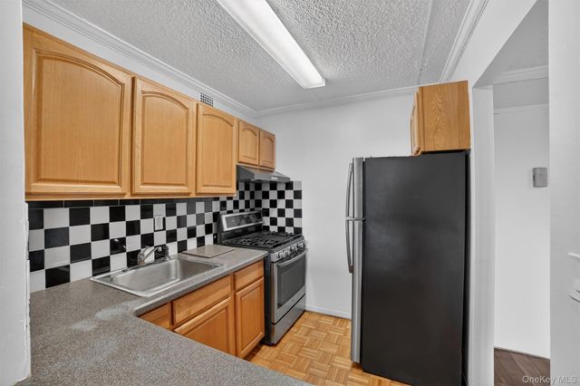 145 Valentine Lane 8E, Yonkers, NY 10705