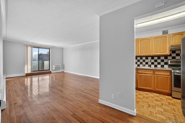 145 Valentine Lane 8E, Yonkers, NY 10705