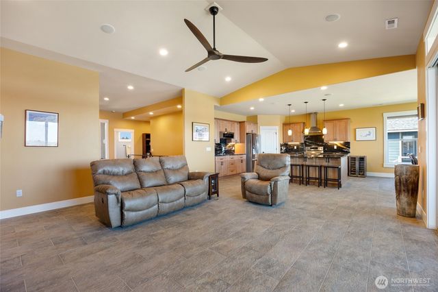 4065 NE Edwards Drive, Moses Lake, WA 98837