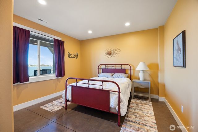 4065 NE Edwards Drive, Moses Lake, WA 98837