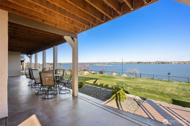 4065 NE Edwards Drive, Moses Lake, WA 98837