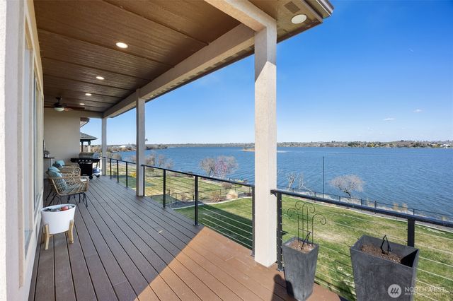 4065 NE Edwards Drive, Moses Lake, WA 98837