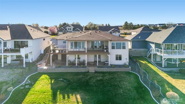 4065 NE Edwards Drive, Moses Lake, WA 98837
