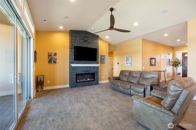 4065 NE Edwards Drive, Moses Lake, WA 98837