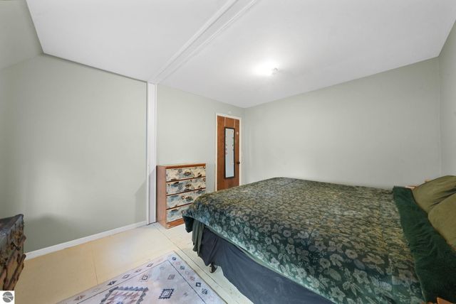 415 Sunnyside Drive, Cadillac, MI 49601