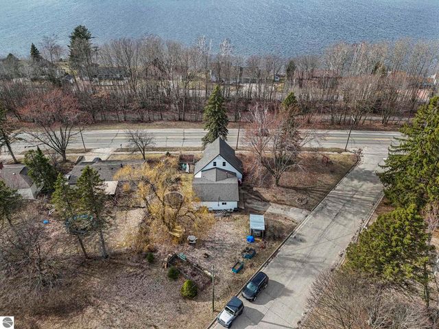 415 Sunnyside Drive, Cadillac, MI 49601