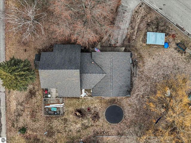 415 Sunnyside Drive, Cadillac, MI 49601