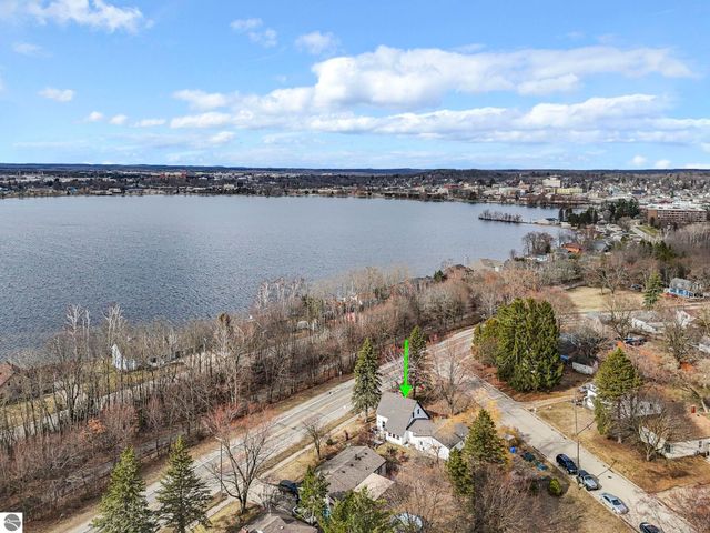 415 Sunnyside Drive, Cadillac, MI 49601