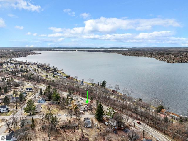 415 Sunnyside Drive, Cadillac, MI 49601