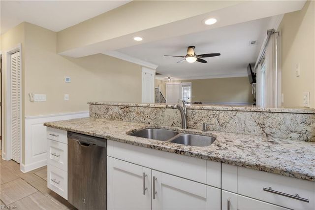 530 N Birdneck Rd Apt 101, Virginia Beach, VA 23451