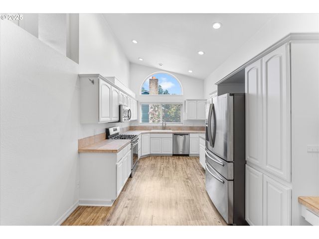 3079 Sw 22nd, Gresham, OR 97080