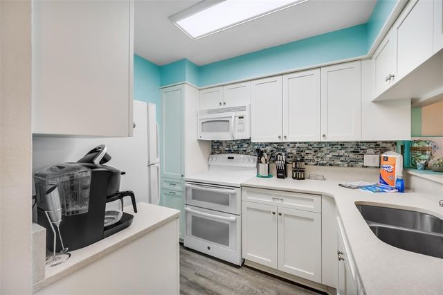 260 MEDALLION BOULEVARD F, Madeira Beach, FL 33708