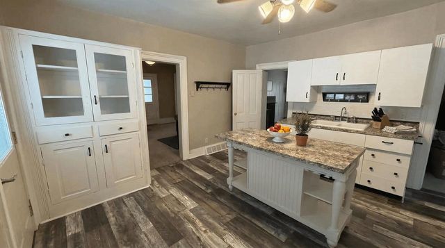 636 W 7TH AVENUE, Oshkosh, WI 54902