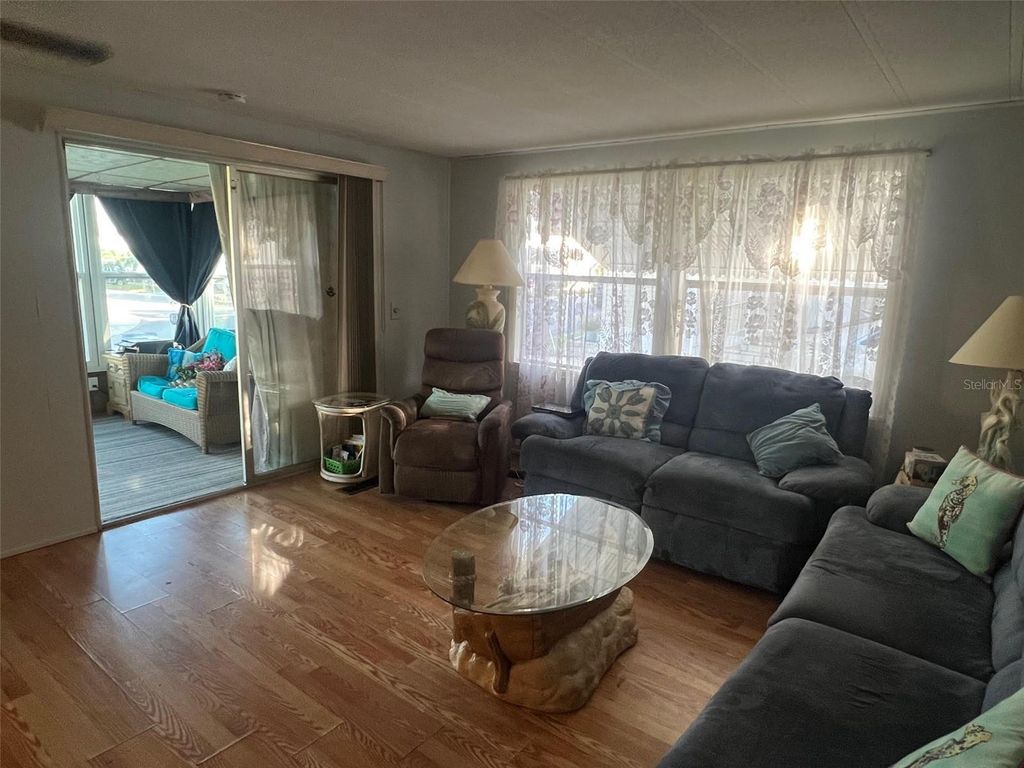 Image 16 of property listing at 29250 US HIGHWAY 19 N 406, Clearwater, FL 33761