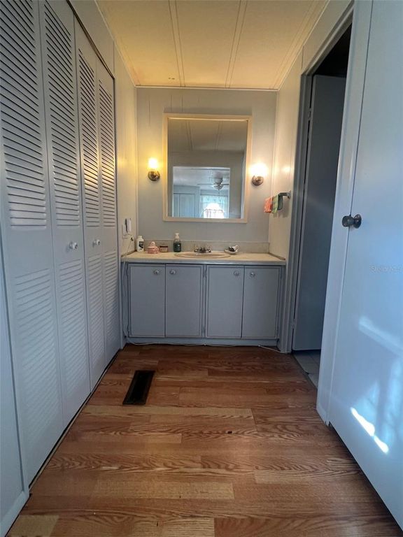 Image 21 of property listing at 29250 US HIGHWAY 19 N 406, Clearwater, FL 33761