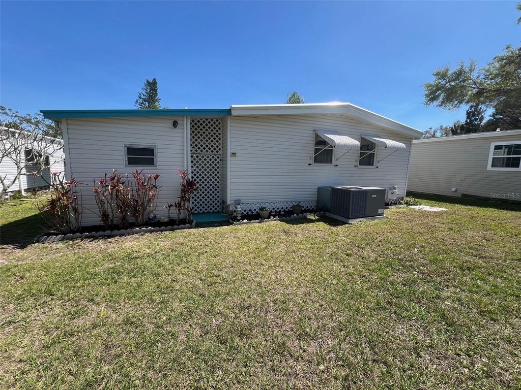 Image 5 of property listing at 29250 US HIGHWAY 19 N 406, Clearwater, FL 33761