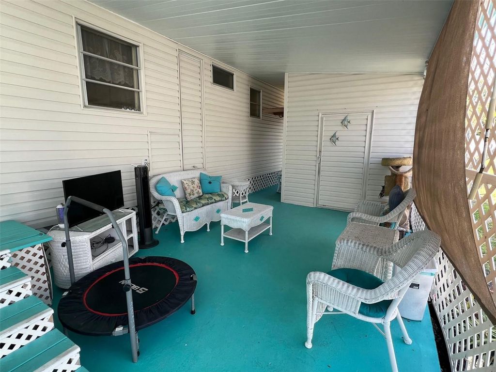 Image 7 of property listing at 29250 US HIGHWAY 19 N 406, Clearwater, FL 33761