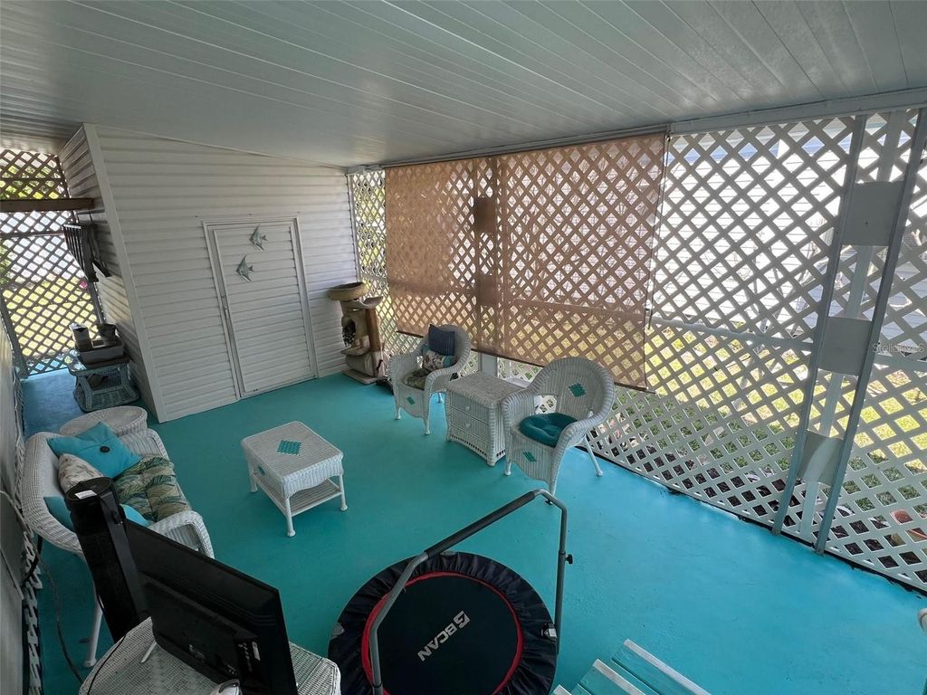 Image 8 of property listing at 29250 US HIGHWAY 19 N 406, Clearwater, FL 33761