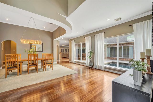 15510 Greens Cove Way, Houston, TX 77059