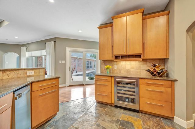 15510 Greens Cove Way, Houston, TX 77059