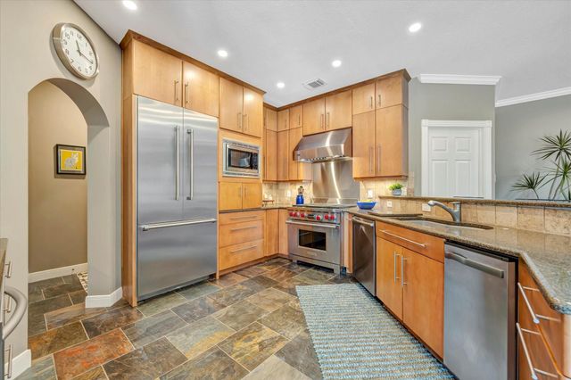 15510 Greens Cove Way, Houston, TX 77059