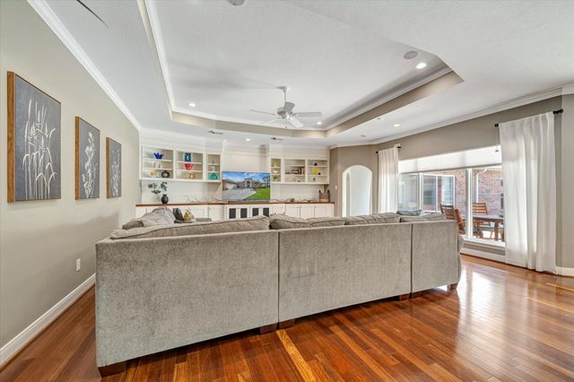 15510 Greens Cove Way, Houston, TX 77059