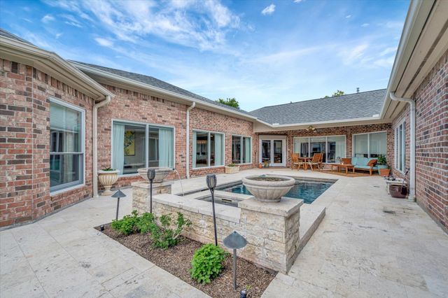 15510 Greens Cove Way, Houston, TX 77059