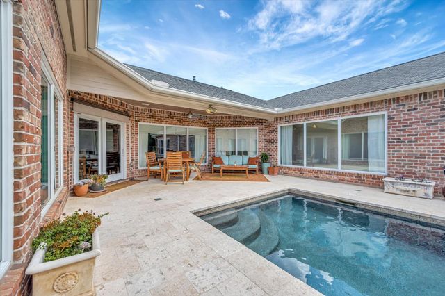 15510 Greens Cove Way, Houston, TX 77059