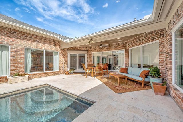 15510 Greens Cove Way, Houston, TX 77059