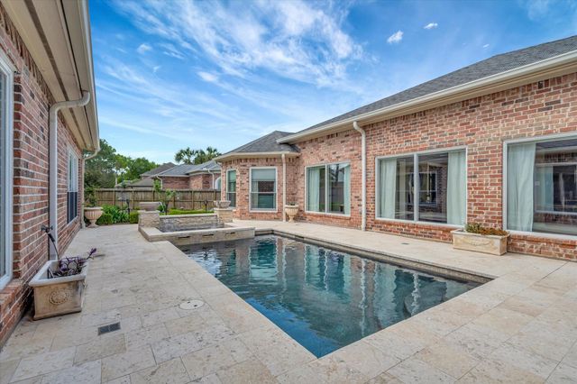 15510 Greens Cove Way, Houston, TX 77059