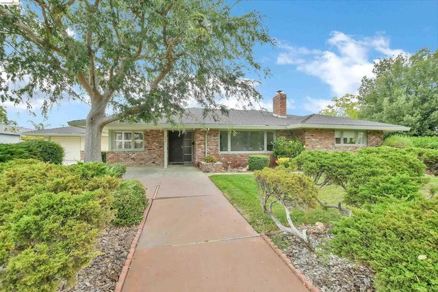 227 Pueblo Dr, Pittsburg, CA 94565