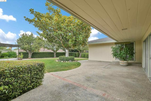 227 Pueblo Dr, Pittsburg, CA 94565