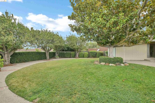 227 Pueblo Dr, Pittsburg, CA 94565