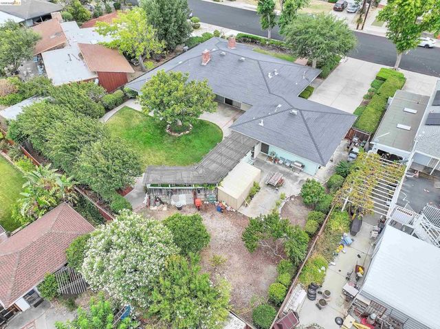 227 Pueblo Dr, Pittsburg, CA 94565