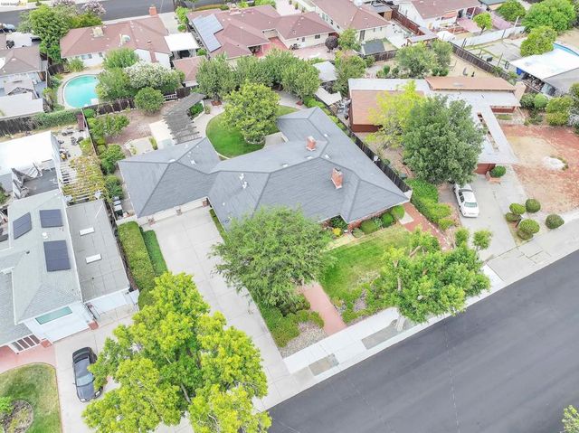 227 Pueblo Dr, Pittsburg, CA 94565