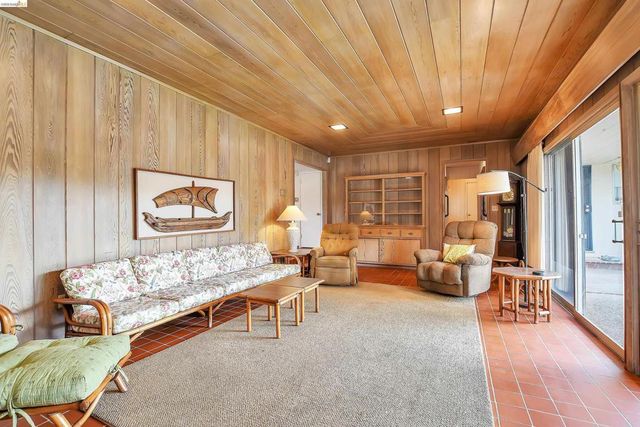 227 Pueblo Dr, Pittsburg, CA 94565