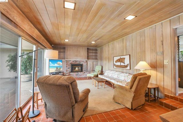 227 Pueblo Dr, Pittsburg, CA 94565