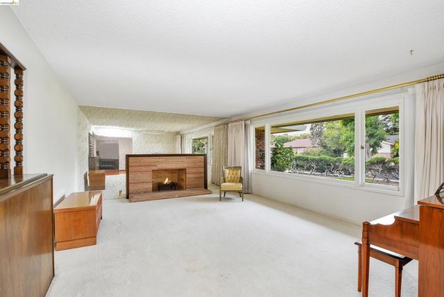 227 Pueblo Dr, Pittsburg, CA 94565