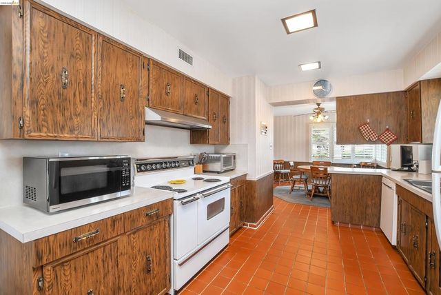 227 Pueblo Dr, Pittsburg, CA 94565