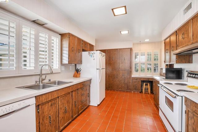 227 Pueblo Dr, Pittsburg, CA 94565
