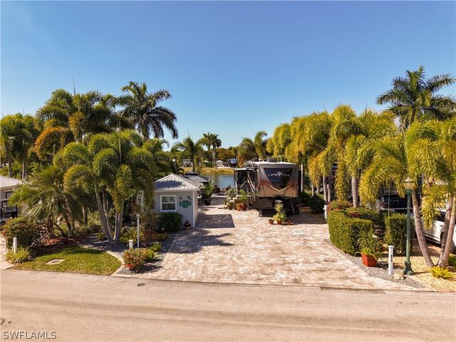 5696 Brightwood Dr., Fort Myers, FL 33905