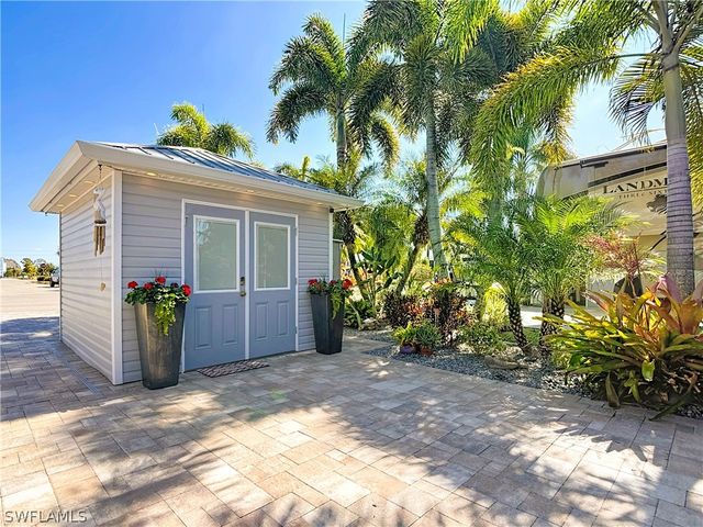 5696 Brightwood Dr., Fort Myers, FL 33905