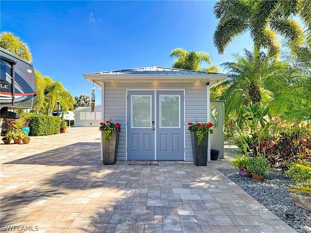 5696 Brightwood Dr., Fort Myers, FL 33905