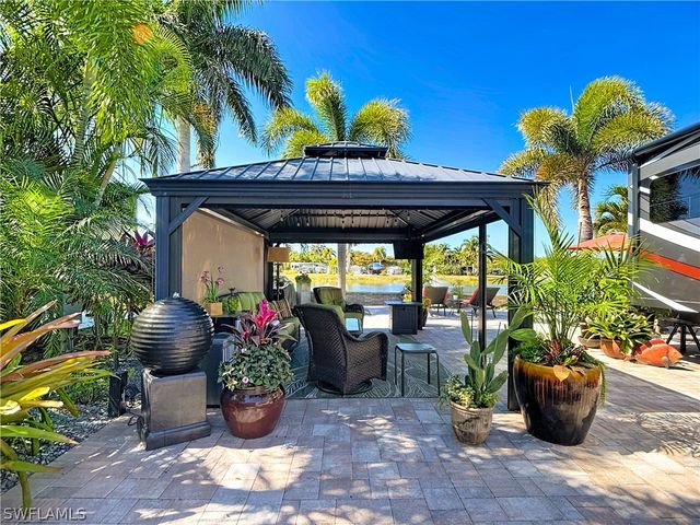 5696 Brightwood Dr., Fort Myers, FL 33905