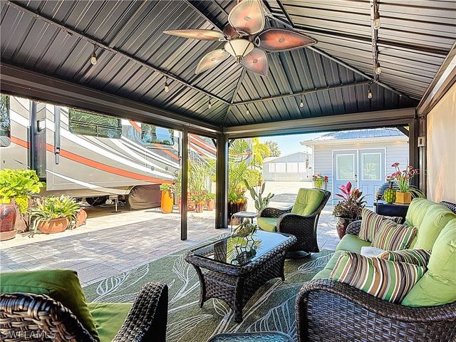 5696 Brightwood Dr., Fort Myers, FL 33905